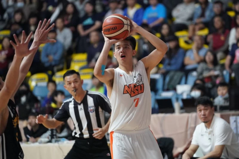 國體大周暐宸16投中12，9罰中6飆進平本季個人最高31分。