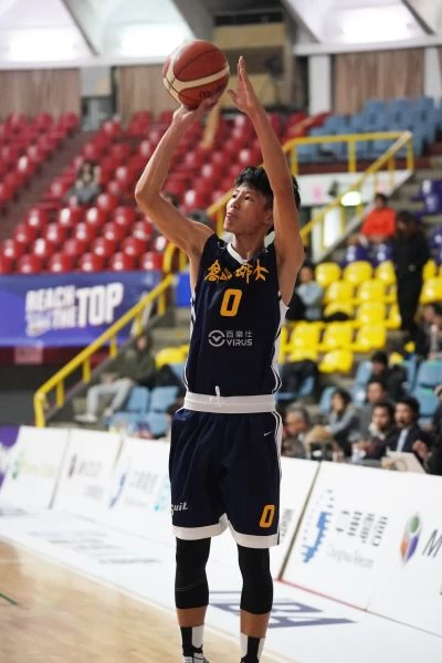 高師大「零號情報員」王繁宇決勝期2枚三分彈救駕。
