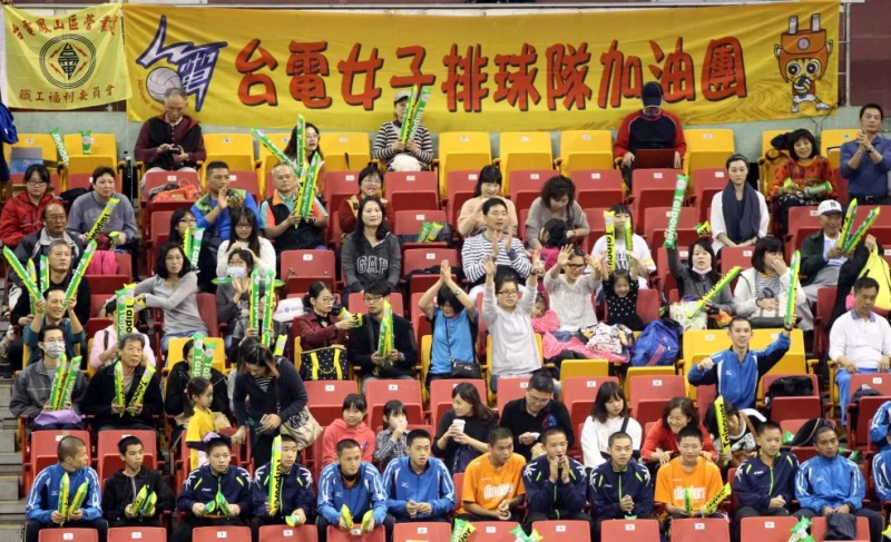台電女排隊加油團。林嘉欣／攝影。