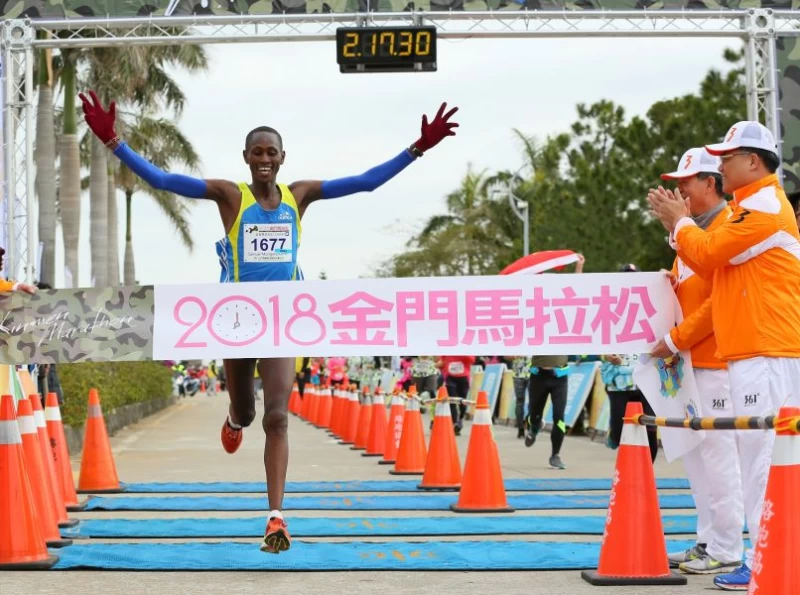 肯亞選手卡密堤以2小時17分32秒打破大會紀錄,奪下全馬組冠軍。(大漢集團提供)