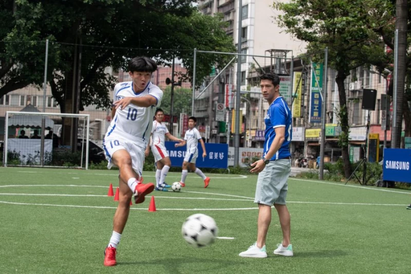 42K全馬男子組第一名-羅世杰領先群雄,率先衝線。(圖/大會提供)