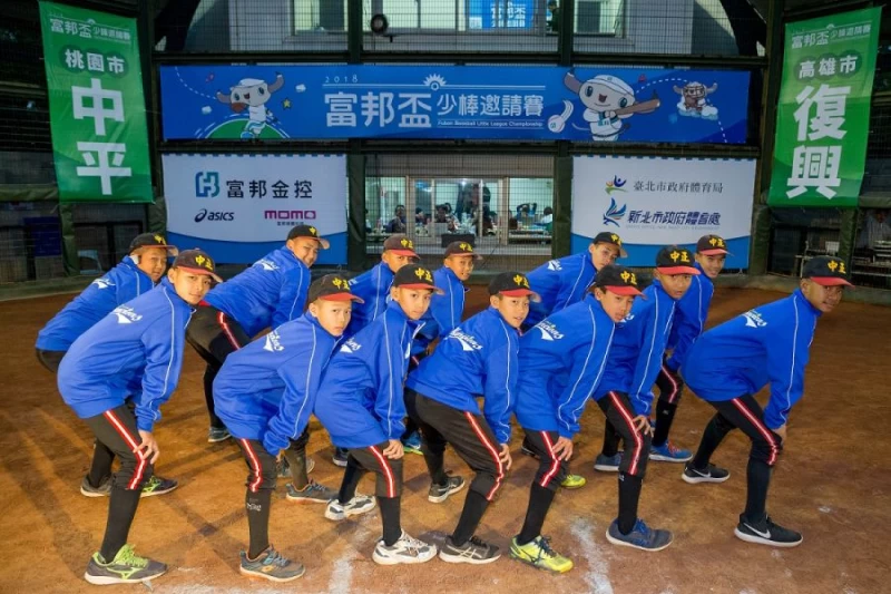 北市東園盧曄書敲出2分打點安打,幫助球隊取得晉級八強資格。圖/主辦單位提供