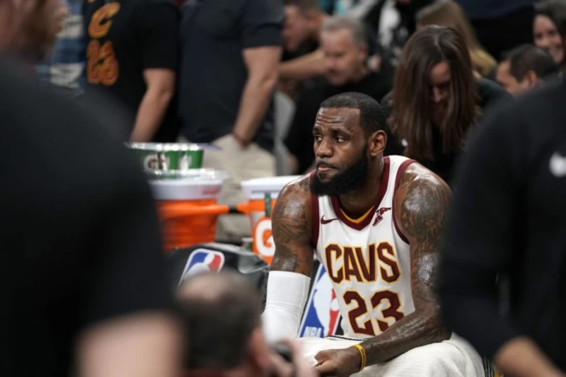 詹姆斯續留與否影響著騎士未來。（圖／取自@SLAMonline推特）