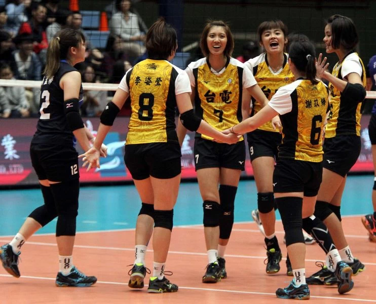 艱辛以3：2取得六連勝，台電女排好嗨。林嘉欣／攝影。