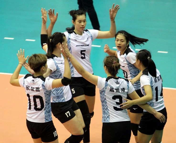 珀兆女排直落三獲 勝。林嘉欣／攝影。