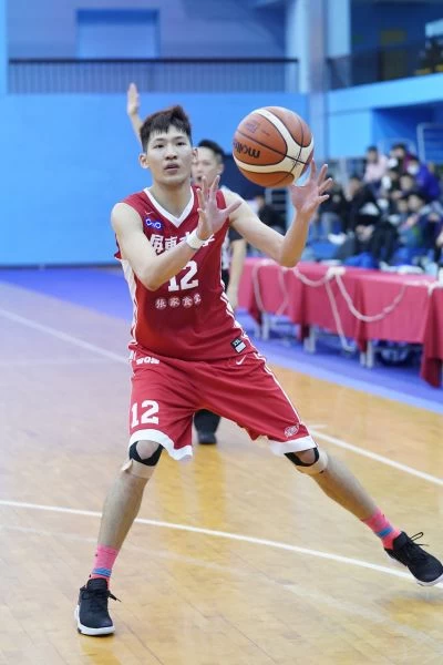 屏大第一戰將劉衍謙生涯雙新高的31分、23籃板,首度「30、20」。