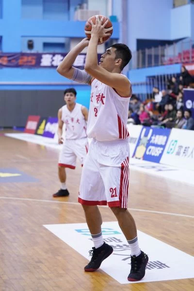 老媽粉絲8連勝的北市大鄭德維跳投。