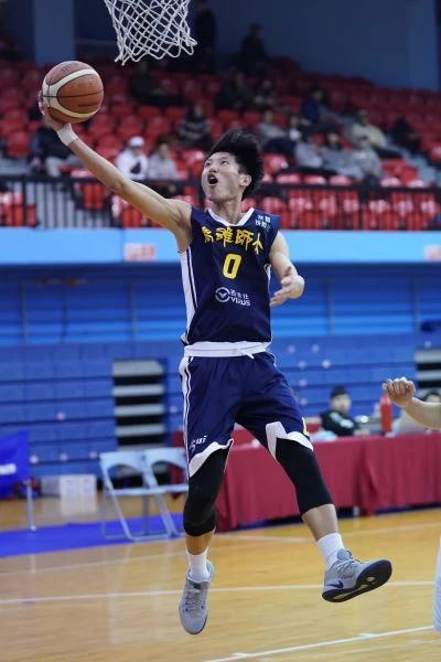 高雄師大王繁宇拿2０分。
