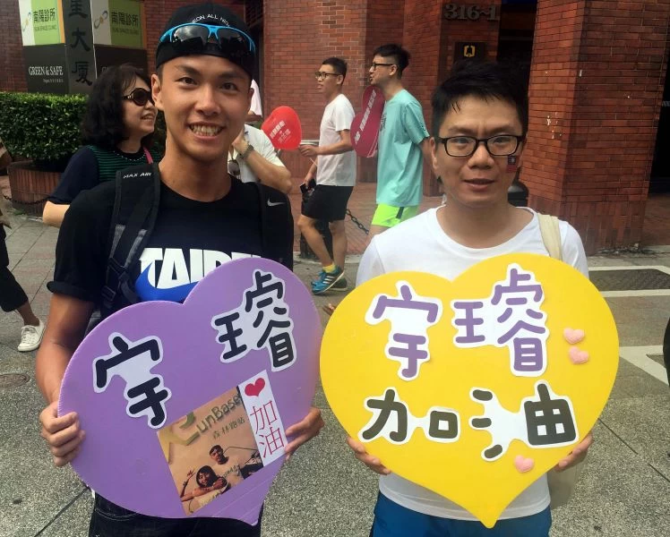 簡省豪(右)是台北世大運半馬加油團發起人之一。簡省豪／提供