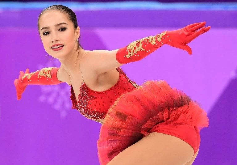 15歲札姬托娃奪下冬奧金牌。法新社