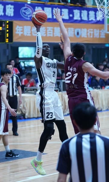 中州科大斑霸卯上輔大曾祥鈞。圖/UBA提供