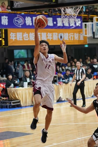 輔仁大學潘佳舜.本季新高22分、6籃板。