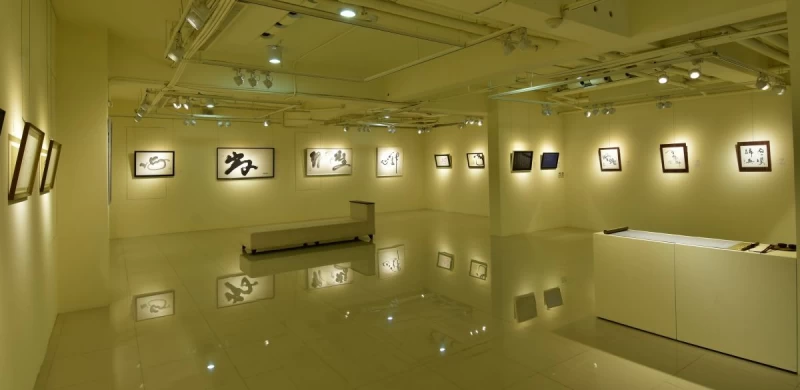 「心花朵朵開 曾文祺書法展」即日起至4月21日於國璽藝術展出,這是一場融合古典與時尚的書法展。:曾文祺提供