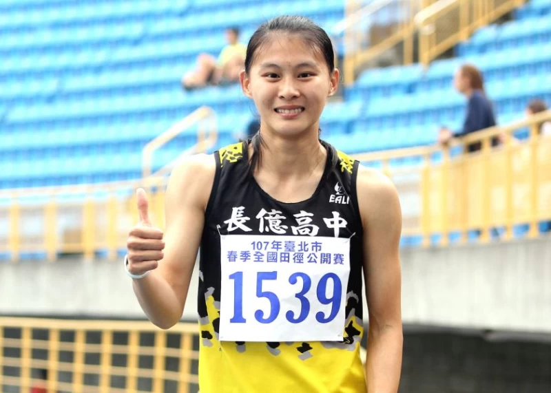 高女組百公尺跨欄冠軍臺中長億高中林曉慧。林嘉欣/攝影。