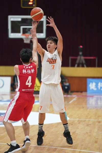 國立體大周暐宸跳投。