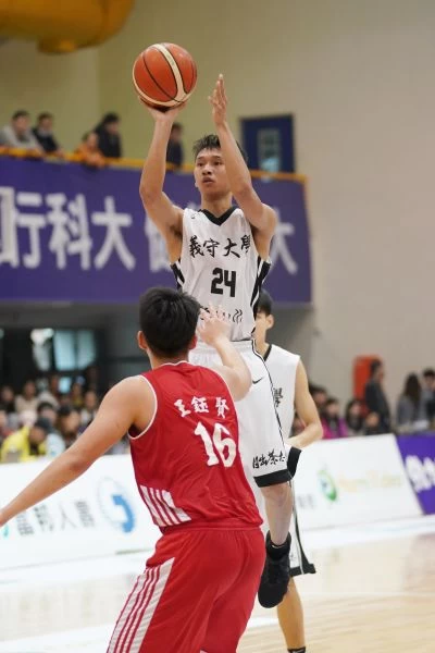 義守大學蘇文儒三分球8投中4。