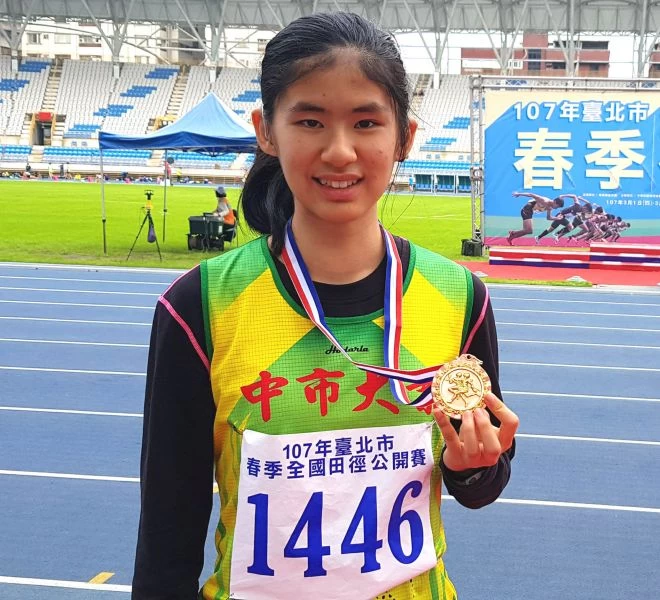 重度聽障的許樂勇奪台北市春季賽國女一百跨欄銅牌。簡慶宏/提供。