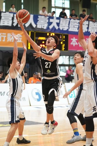 中州科大楊育栓切入挑籃。圖/UBA提供