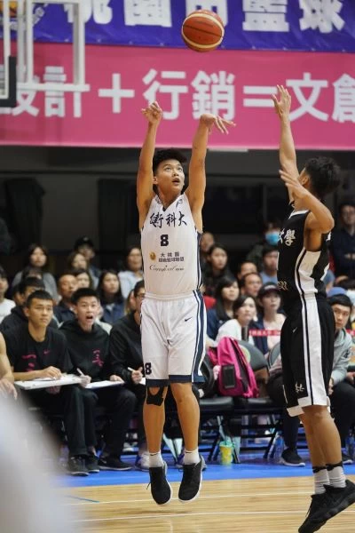 健行科大8朱雲豪跳投。