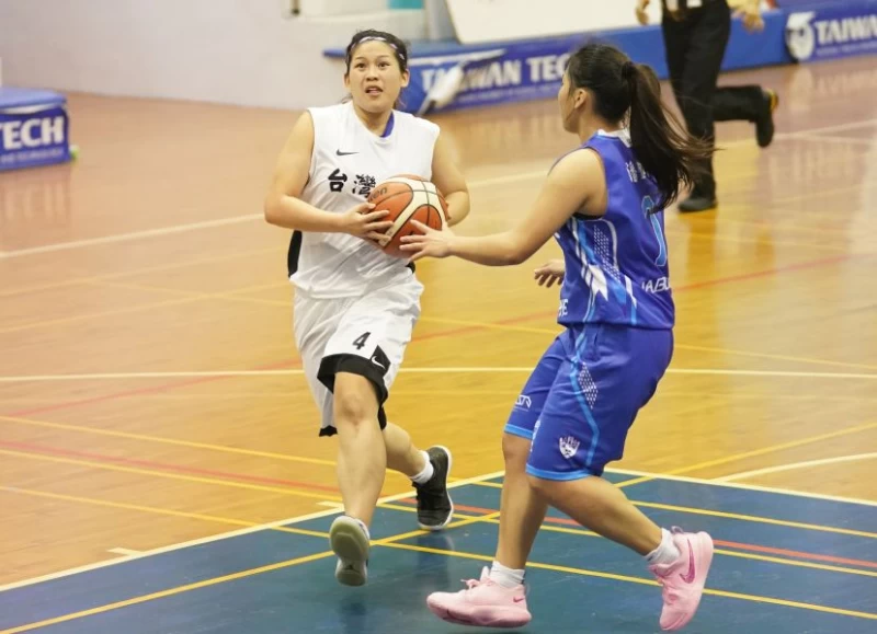 台灣科大楊欣瑜三分球17投中4飆進生涯新高26分。