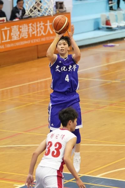 文化大學黃柔甄篤獲第一個UBA助攻后。