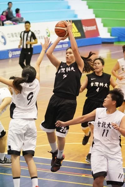 台灣科大劉莎玟中間突破跳投。圖/UBA提供