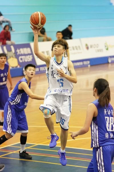 台灣體大張譯文切入拋投。圖/UBA提供