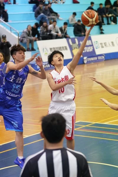 佛光大學林嘉慈.左手挑籃。