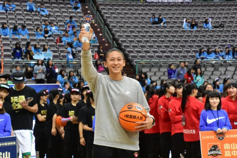 永仁鄭慧慈獲選新人后,加上籃板后。