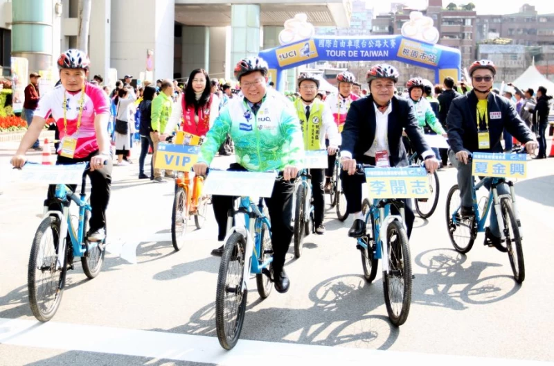 桃園市長鄭文燦領騎。中華民國自由車協會／提供。