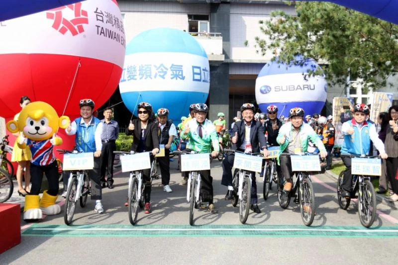 長官領騎。中華民國自由車協會／提供。