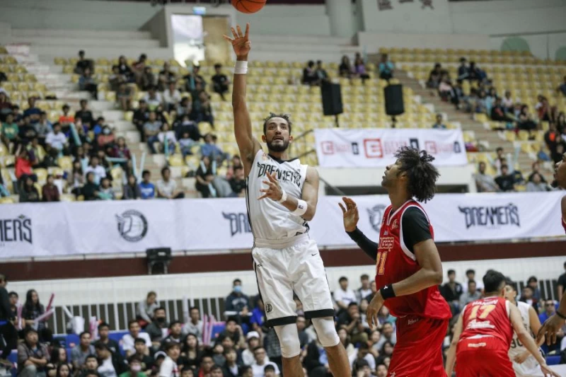 阿奇拉以雙手暴扣揭開戰局。圖/寶島夢想家提供