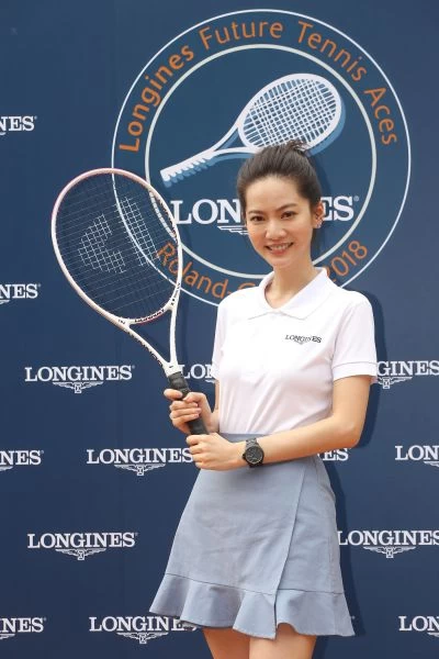 形象清新陽光的活動大使曾之喬,今日出席浪琴表前進法網明日之星選拔賽開賽記者會。浪琴錶提供