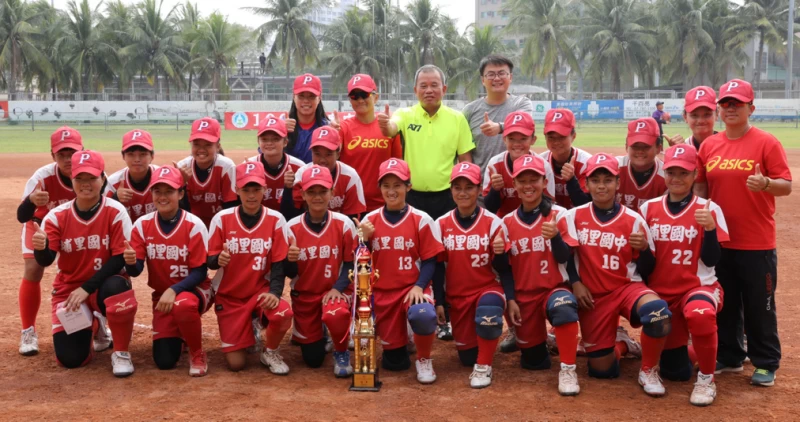  南投縣埔里國中在國女組蟬連后座。高中體總提供