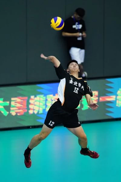北市大蔡家豪發球／大專體總提供