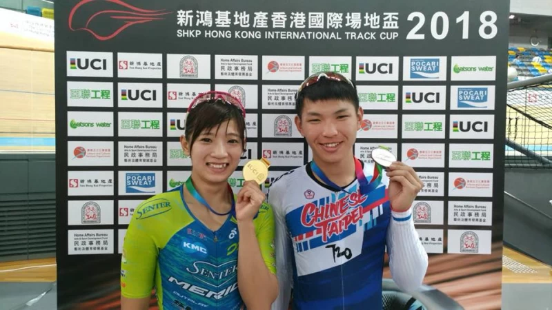黃亭茵(左)、李文昭奪下1金1銀。摘自李文昭臉書