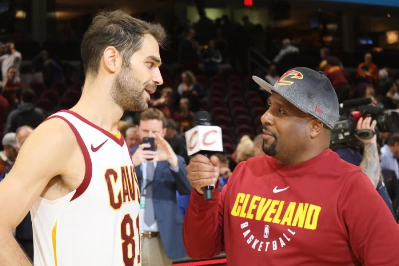 卡德倫今晚面對老東家打出回春身手。(圖片來源:@cavs twitter)