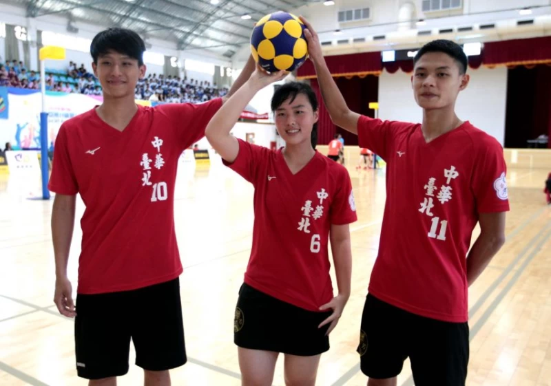 中華隊對香港之戰獲勝功臣林聖傑(左起)、林曨和榮晨皓。林嘉欣/攝影。