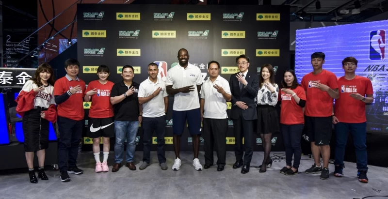 NBA傳奇球星理查森與長官貴賓們一同號召熱愛籃球的年輕人勇敢追求籃球夢。NBA官方提供