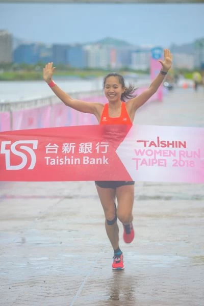 半馬組別冠軍由長跑甜心張芷瑄以1小時23分36秒奪下。大漢行銷提供
