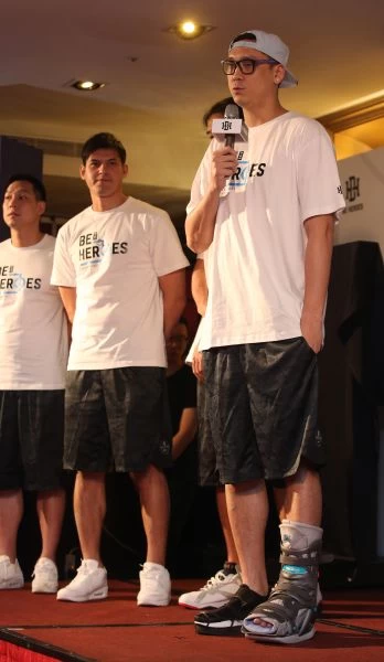 田壘帶傷出席。李天助攝