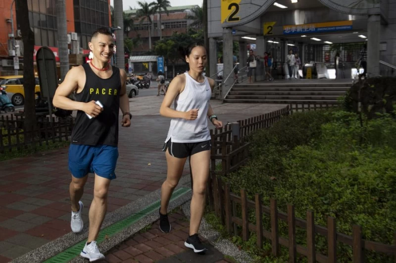 Nike的期間限定服務包含首次推出的INSTANT PACER 線上預約專屬配速員服務。Nike提供