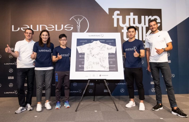 「Mercedes-Benz Future Talks x Laureus」未來講堂首次舉辦,力邀世界級體壇巨星齊聚,右起台灣賓士總裁邁爾肯、2016勞倫斯大獎得主-揚.弗洛丹諾(Jan Frodeno)、台灣女籃傳奇錢薇娟、台灣滑輪溜冰女將陳映竹,及冬季奧運中華台北無舵雪橇代表連德安,揭露耀眼成就背後的艱辛歷程。