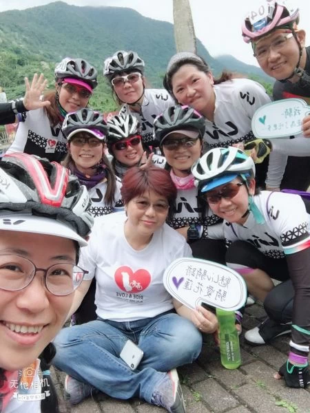 捷安特邀車友到花蓮拍照參加抽獎。捷安特提供