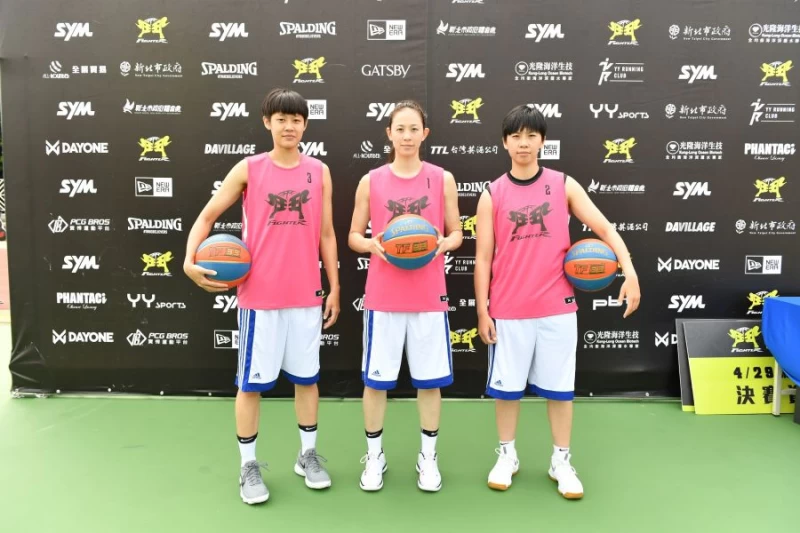UBA女子組冠軍隊伍:文化大學黃鈴娟、陳薇安、黃柔甄現身《Fighter鬥到底3x3城市籃球爭霸賽》新北站。