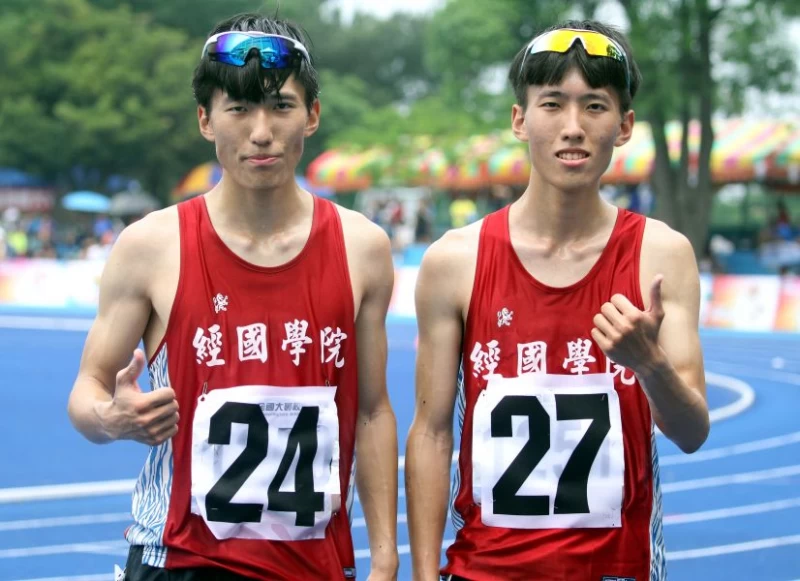 經國學院雙胞胎崔亞璘和崔亞骐。林嘉欣/攝影。