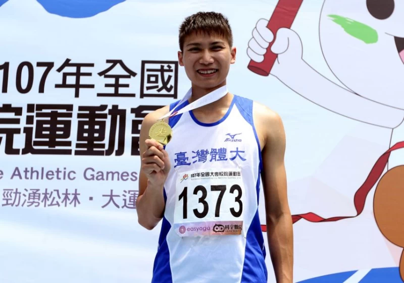 向俊賢在全大運男子跳高六連霸。林嘉欣／攝影。