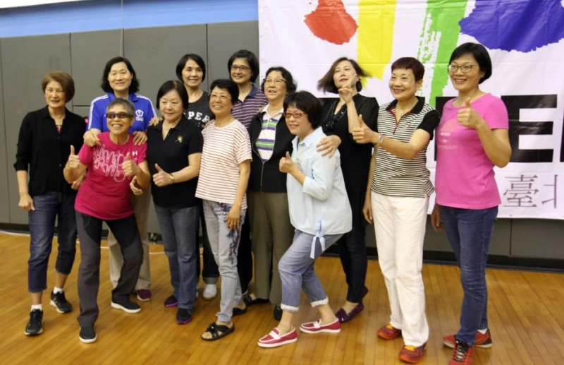 女籃老國手「回娘家」,重溫昔日舊夢。