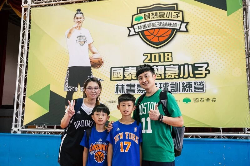 一家都是林書豪粉絲。