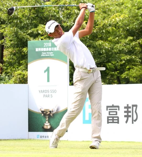 富邦仰德長春日巡賽第二回合王偉軒打出66桿以(-6)衝到並列第三。鍾豐榮攝影